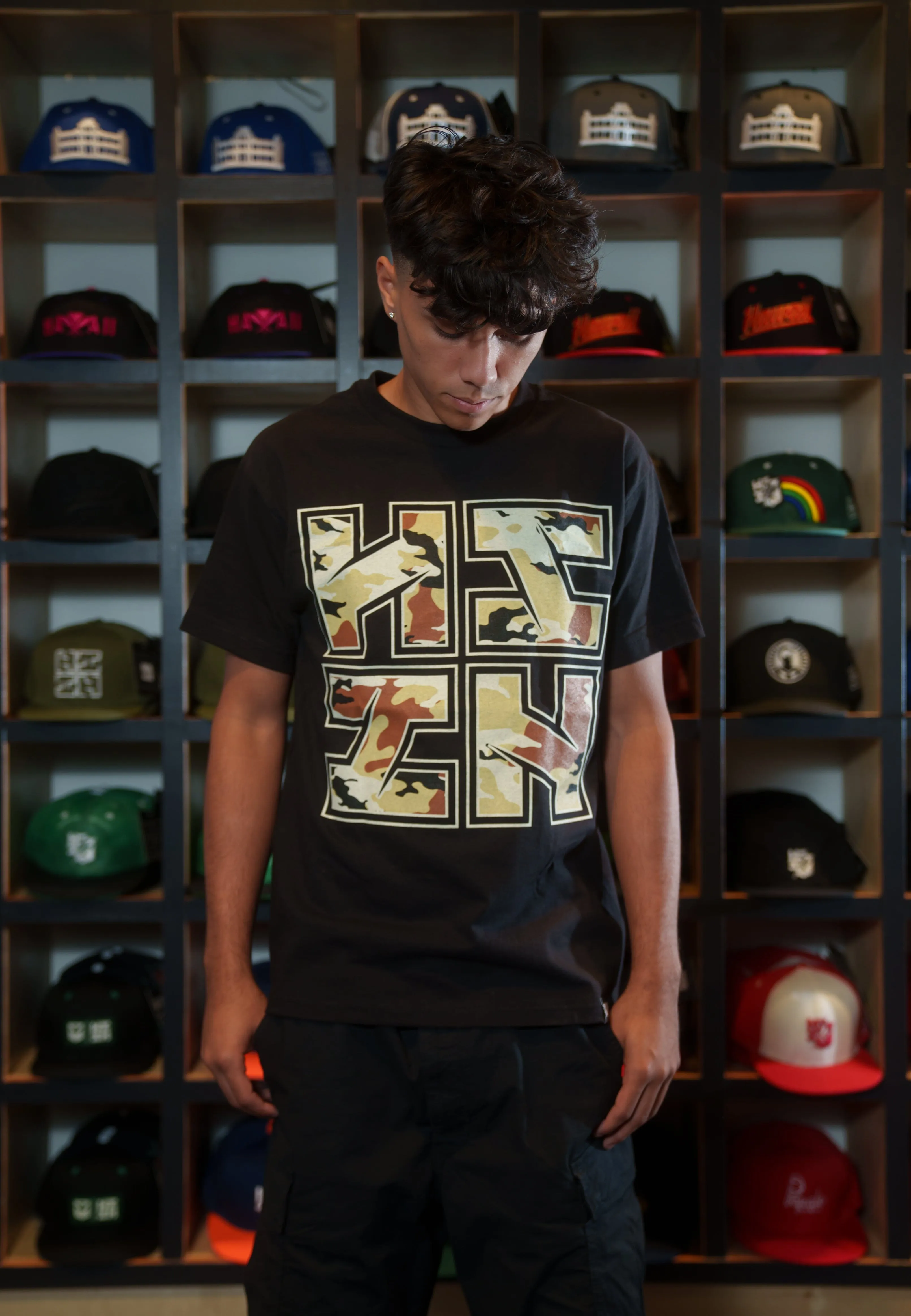 CAMO SLIT LOGO DESERT T-SHIRT