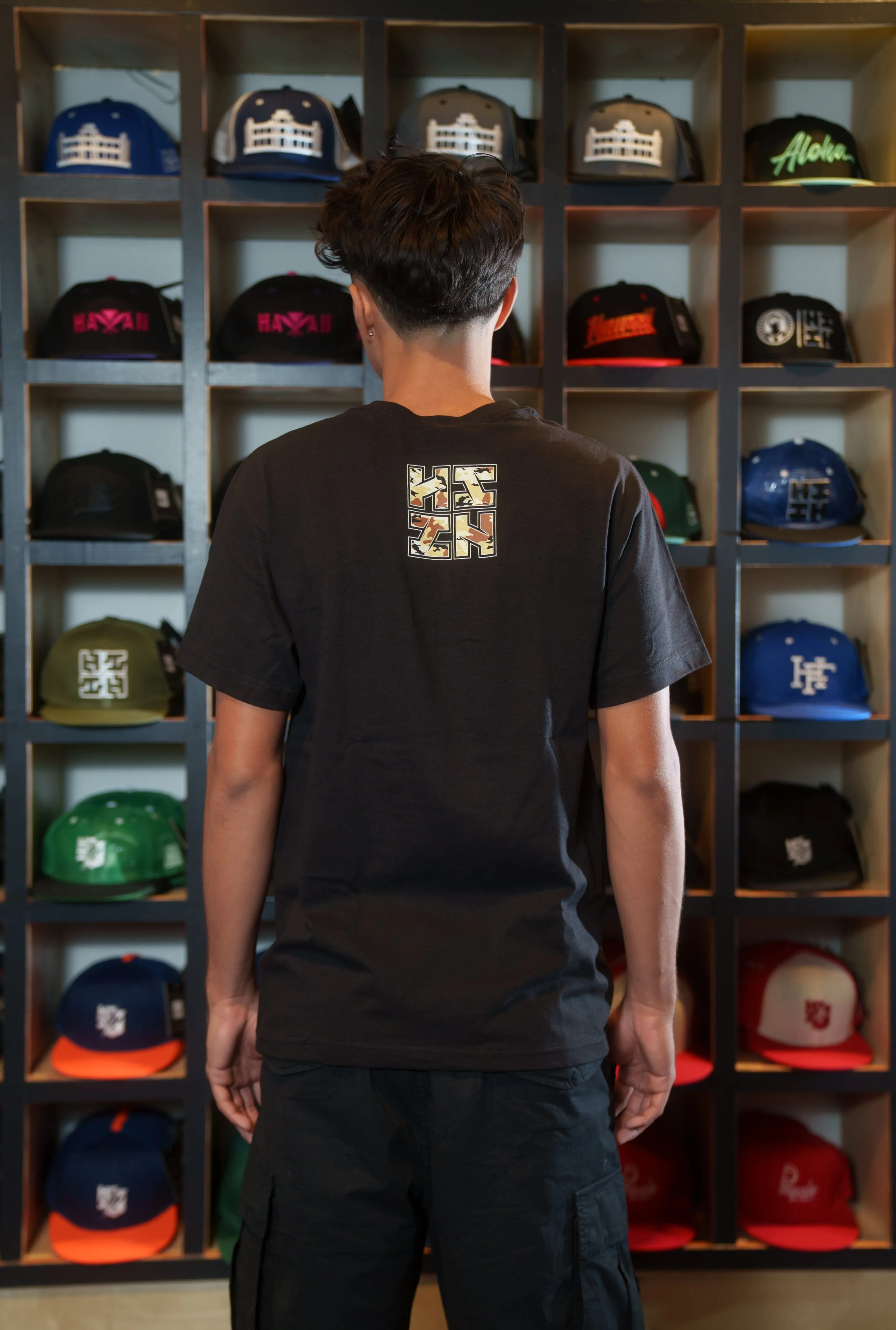 CAMO SLIT LOGO DESERT T-SHIRT