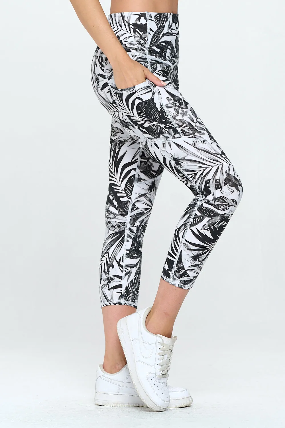 Liz Capri - B&W Tropics w Pockets Capri