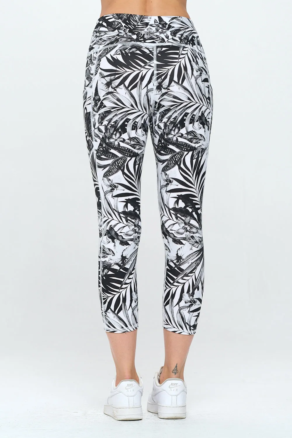 Liz Capri - B&W Tropics w Pockets Capri