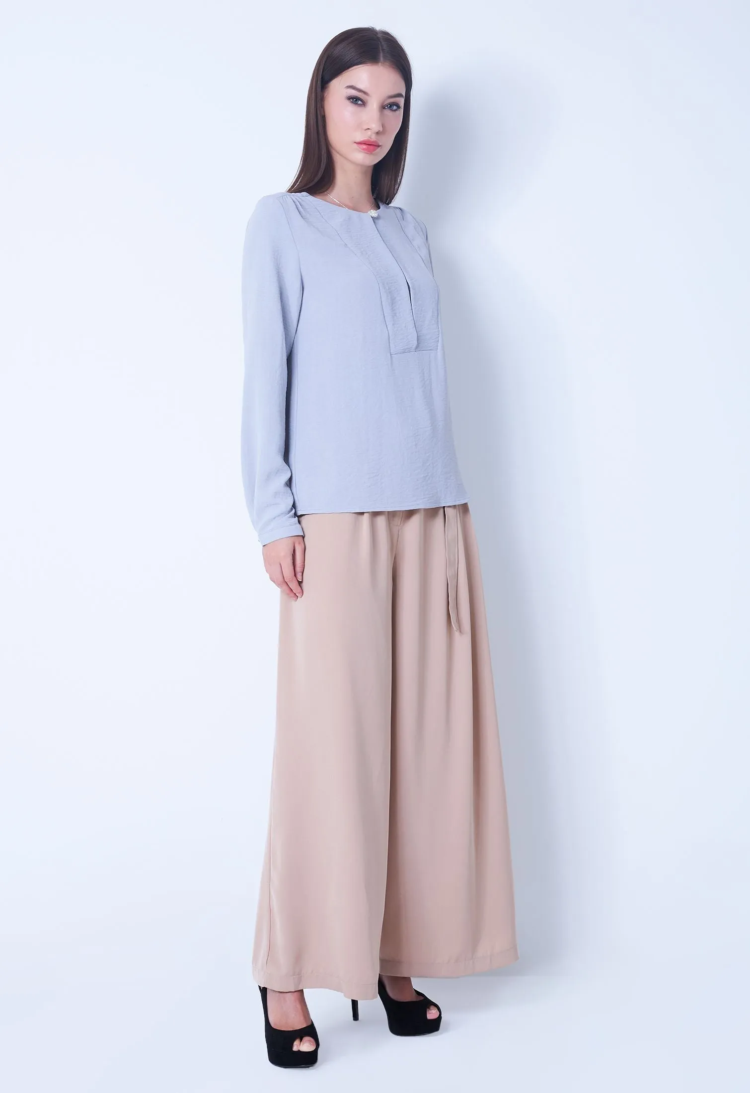 Pearl Button Straight Panel Blouse